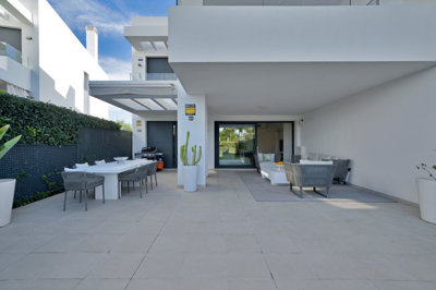 property1016fee6cadbabbc8b69c355e96535e57ee5