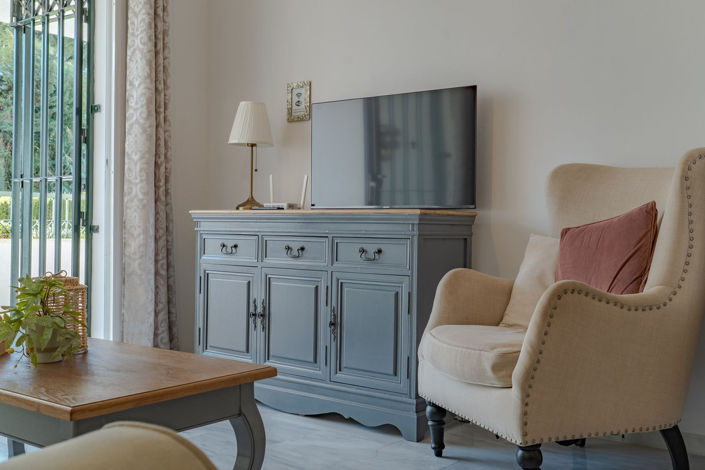 Image No.10-2 Bed Property for sale