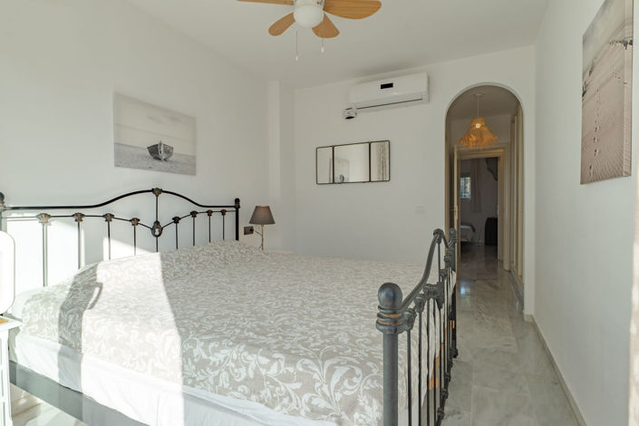 Image No.32-2 Bed Property for sale