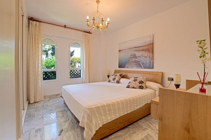 Image No.15-3 Bed Property for sale