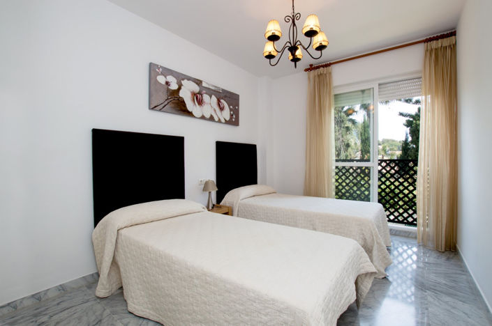 Image No.17-3 Bed Property for sale