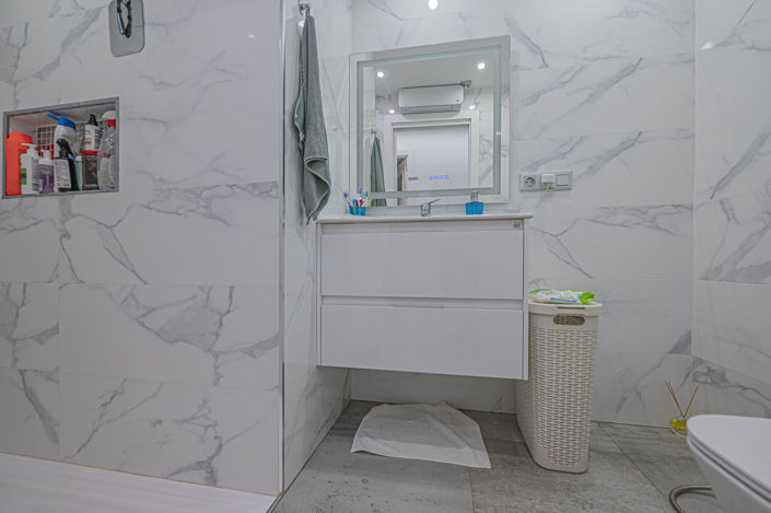 Image No.10-3 Bed Property for sale