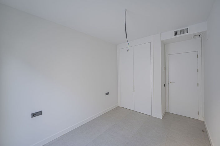 Image No.24-3 Bed Property for sale