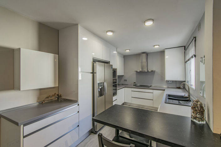 Image No.30-4 Bed Property for sale