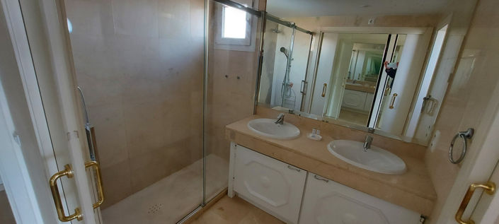 Image No.25-2 Bed Property for sale