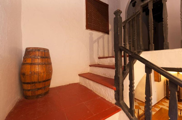 Image No.17-14 Bed Townhouse for sale