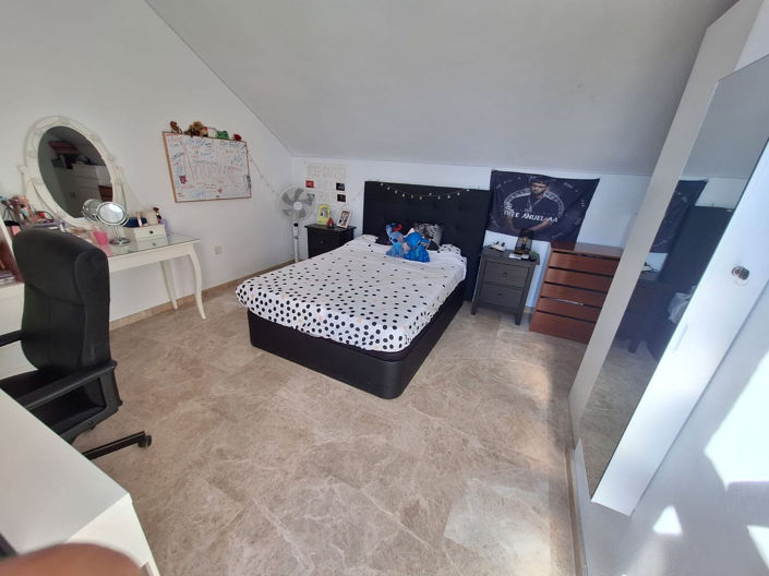 Image No.23-4 Bed Townhouse for sale