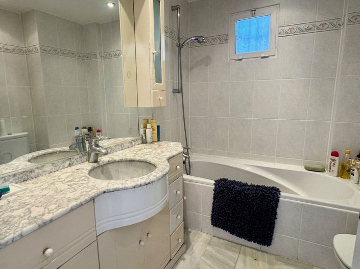 Image No.15-2 Bed Property for sale