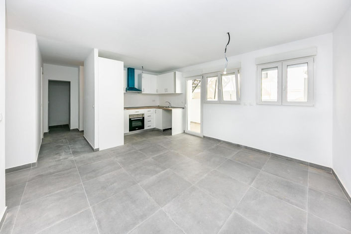 Image No.14-4 Bed Townhouse for sale