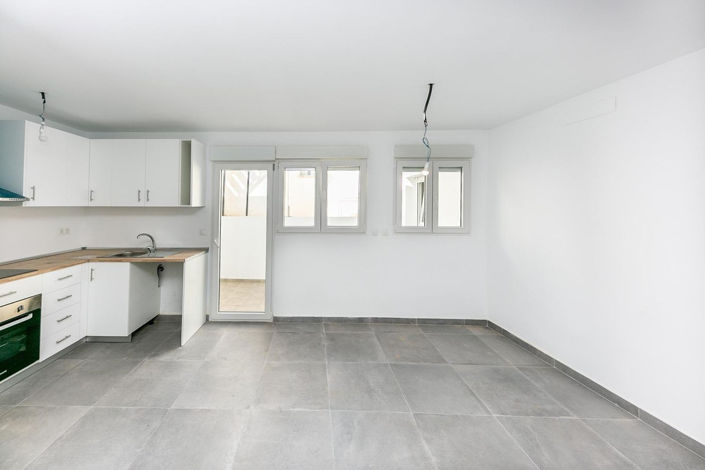 Image No.16-4 Bed Townhouse for sale