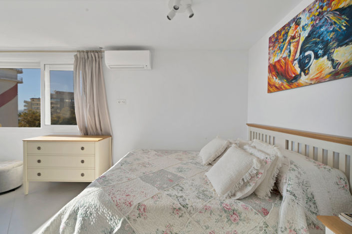 Image No.17-2 Bed Property for sale