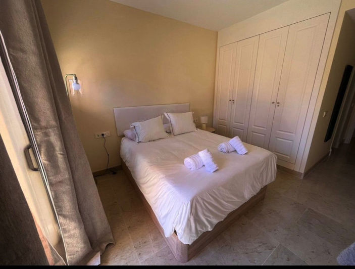 Image No.12-2 Bed Property for sale