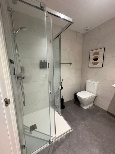 Image No.12-2 Bed Property for sale