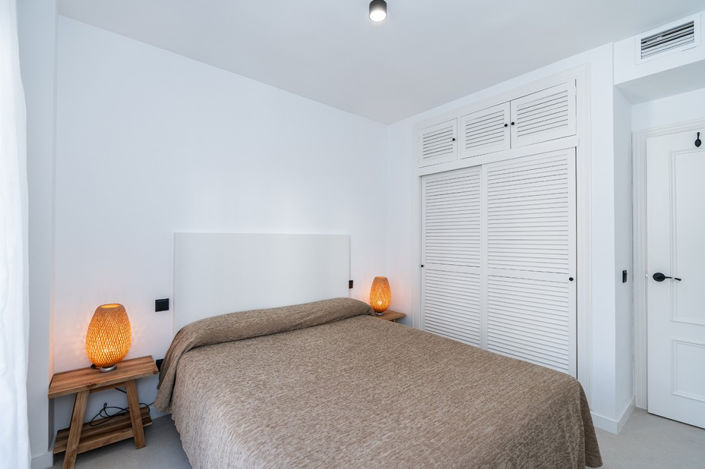 Image No.10-2 Bed Property for sale