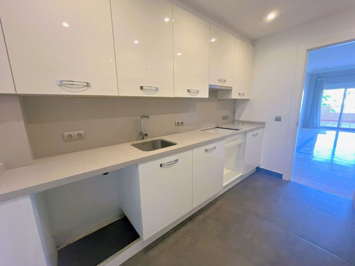 Image No.13-2 Bed Property for sale