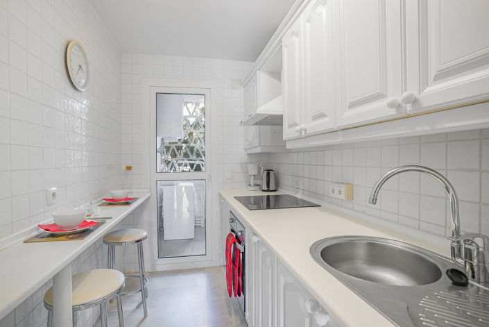 Image No.10-2 Bed Property for sale