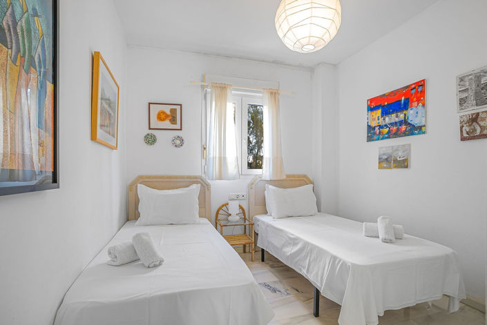 Image No.13-2 Bed Property for sale