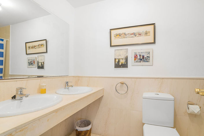 Image No.17-2 Bed Property for sale