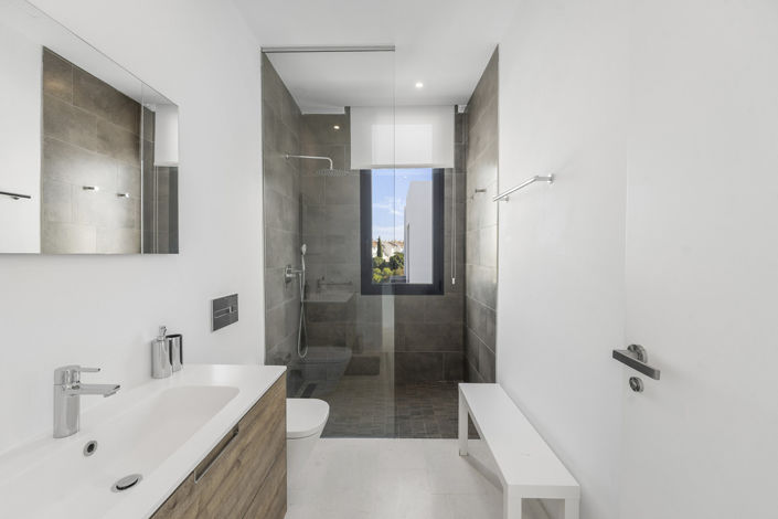 Image No.19-5 Bed Property for sale