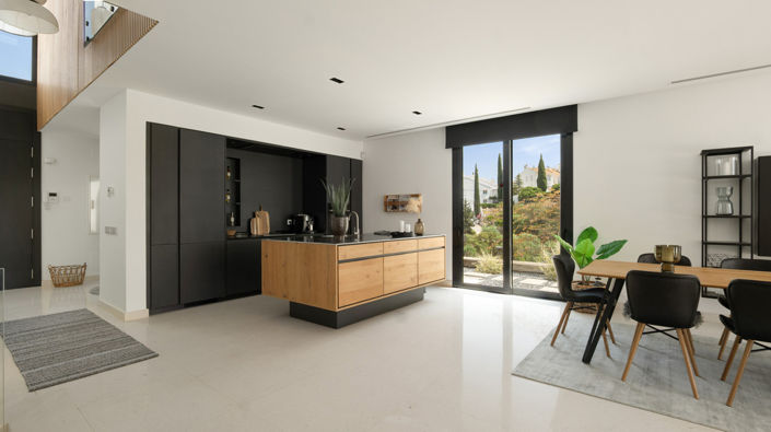 Image No.7-5 Bed Property for sale