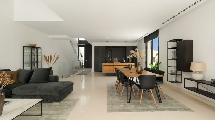 Image No.8-5 Bed Property for sale