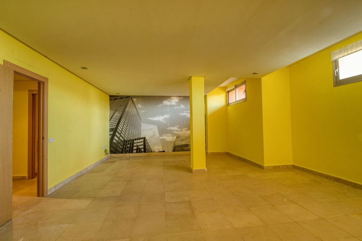 Image No.35-4 Bed Townhouse for sale