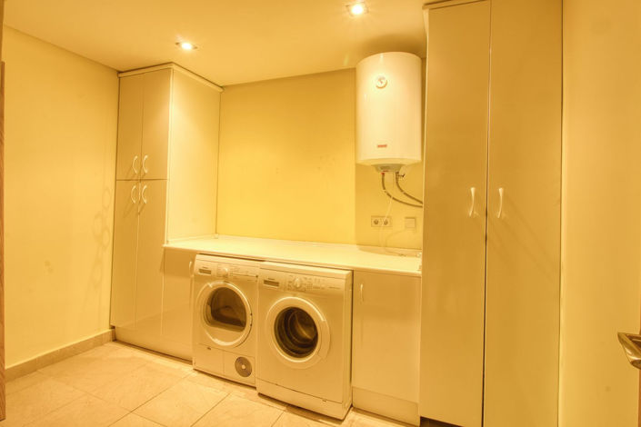 Image No.37-4 Bed Townhouse for sale