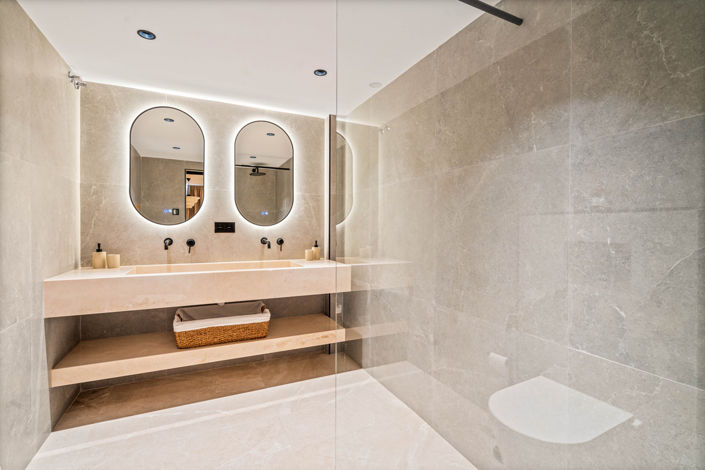 Image No.18-4 Bed Property for sale