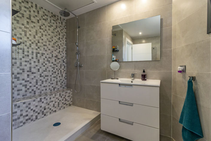 Image No.18-3 Bed Property for sale