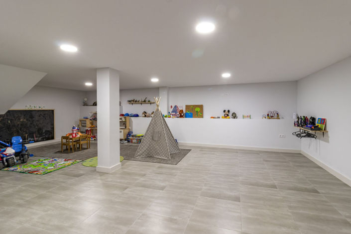 Image No.38-3 Bed Property for sale