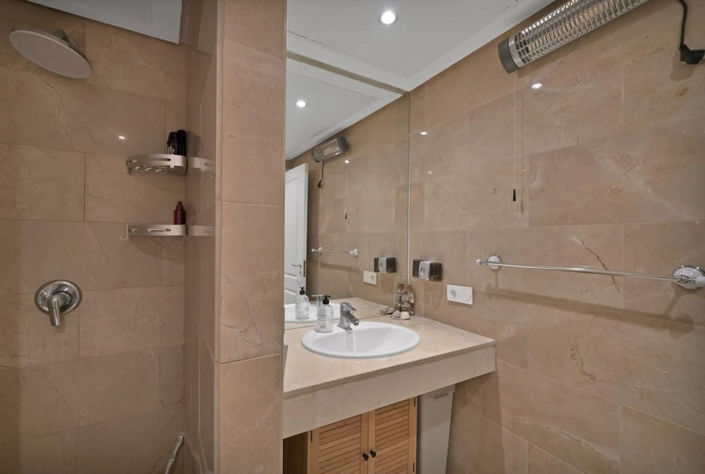 Image No.13-3 Bed Property for sale