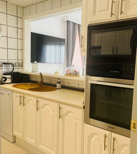 Image No.15-3 Bed Property for sale