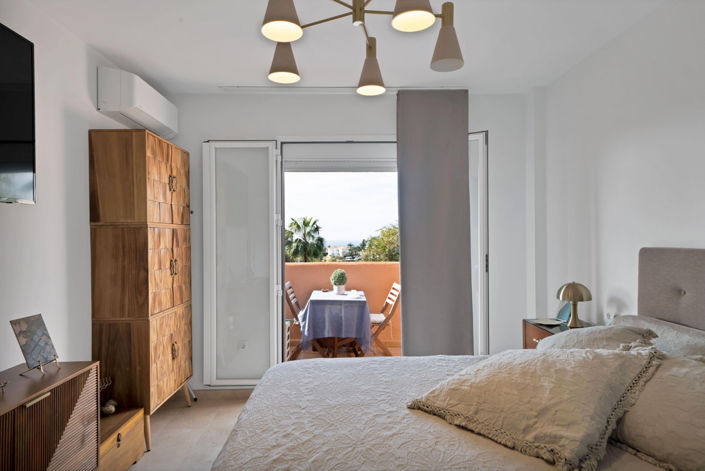 Image No.11-1 Bed Property for sale