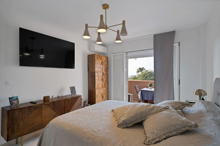 Image No.12-1 Bed Property for sale