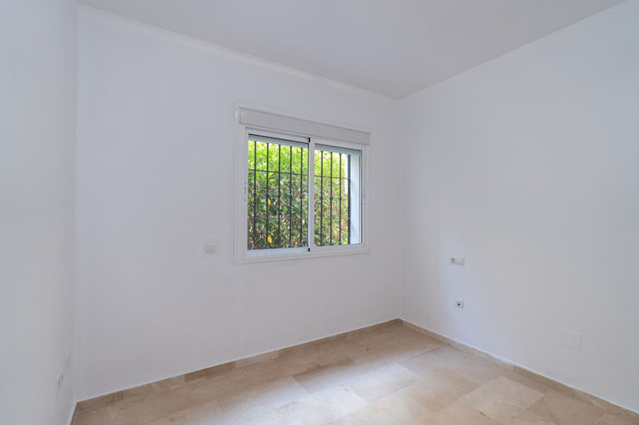 Image No.15-2 Bed Property for sale