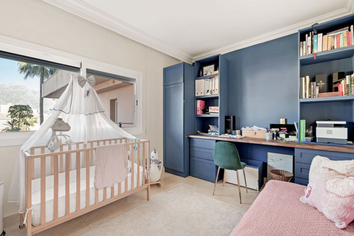 Image No.12-2 Bed Property for sale