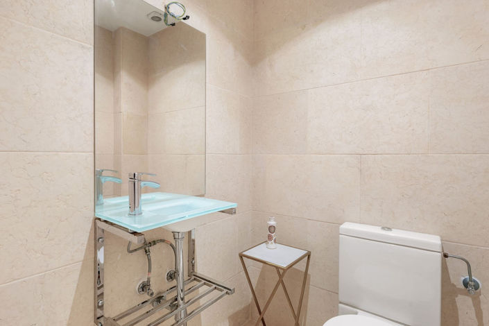 Image No.8-2 Bed Property for sale