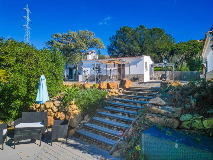 Image No.2-6 Bed Villa for sale