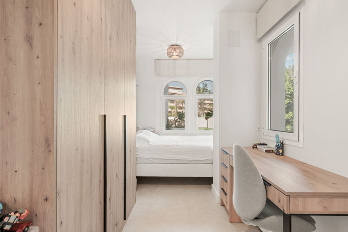 Image No.10-3 Bed Property for sale