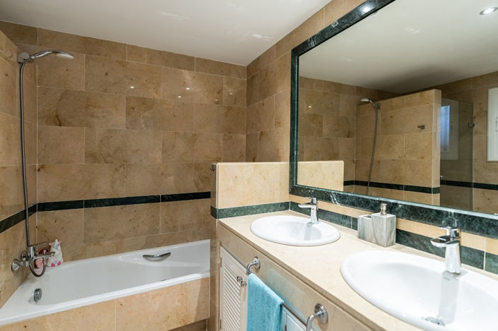 Image No.16-3 Bed Property for sale