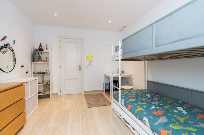 Image No.20-3 Bed Property for sale