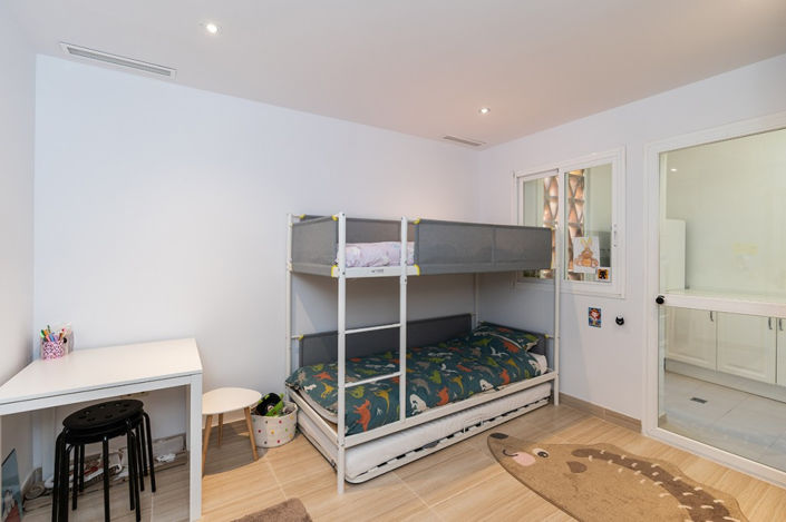 Image No.21-3 Bed Property for sale