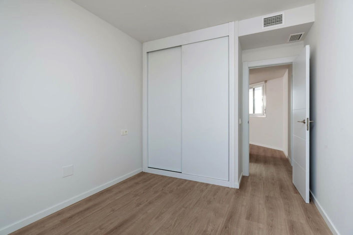 Image No.14-2 Bed Property for sale