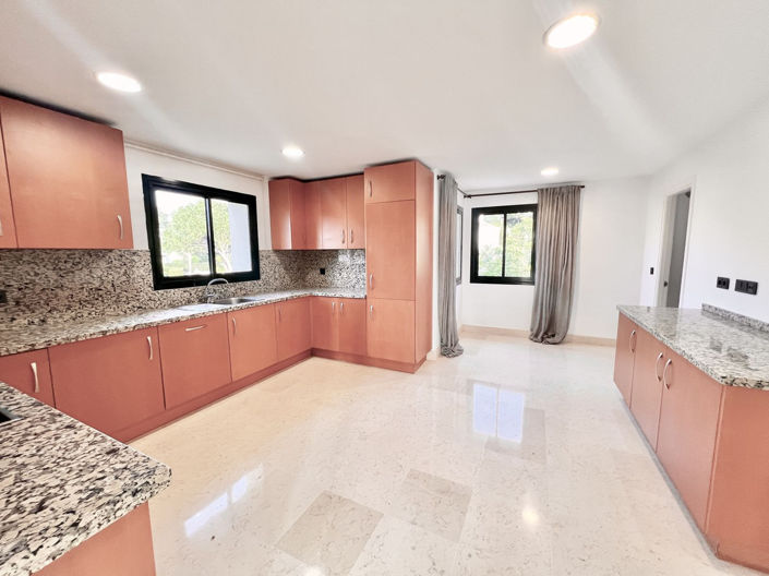 Image No.21-3 Bed Property for sale