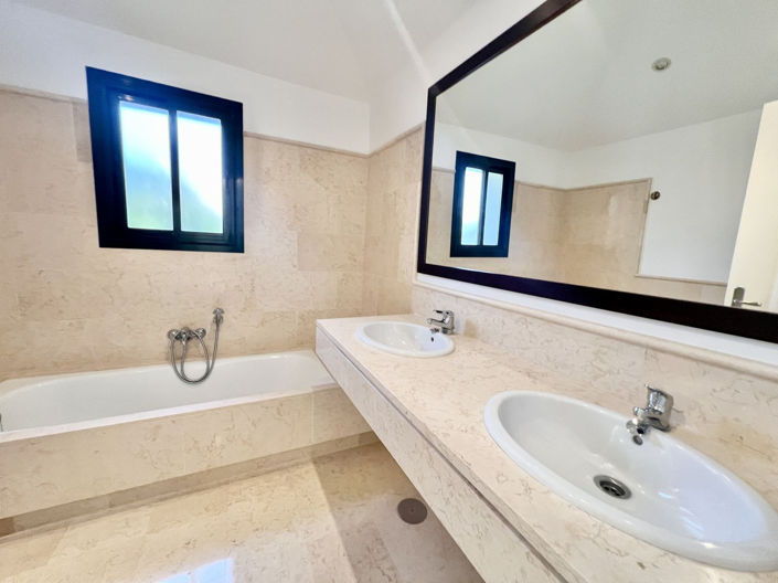 Image No.22-3 Bed Property for sale