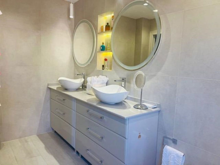 Image No.9-3 Bed Property for sale