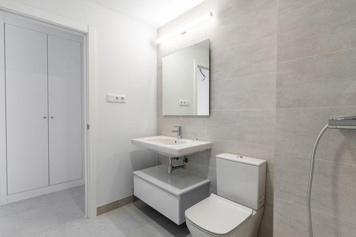 Image No.18-2 Bed Property for sale