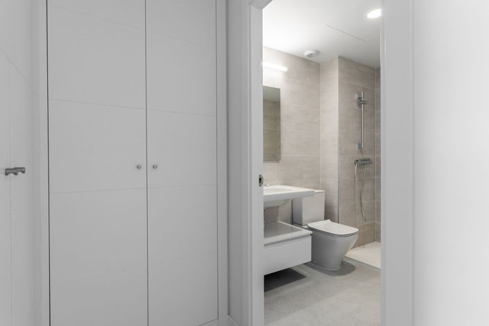 Image No.21-2 Bed Property for sale