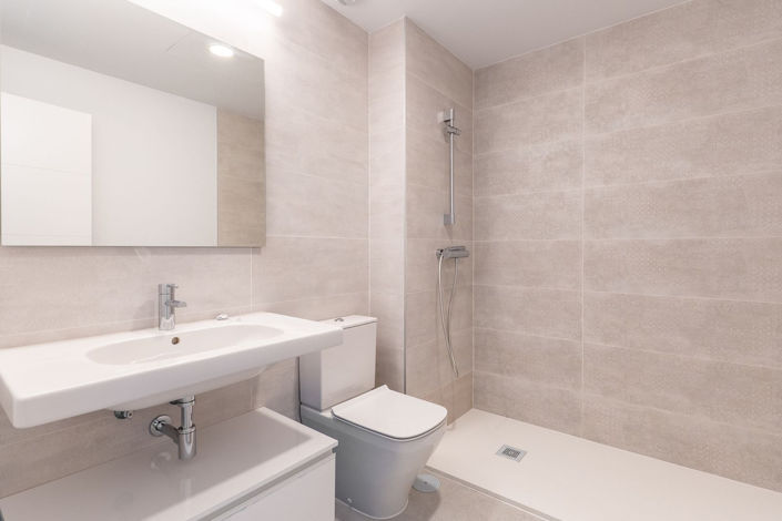 Image No.6-2 Bed Property for sale