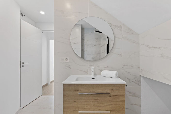 Image No.8-2 Bed Townhouse for sale